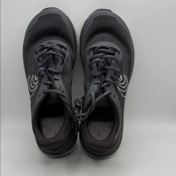 TOPO Ultra venture 4 Off road shoe Men's 9 Black and Gray no insoles S18